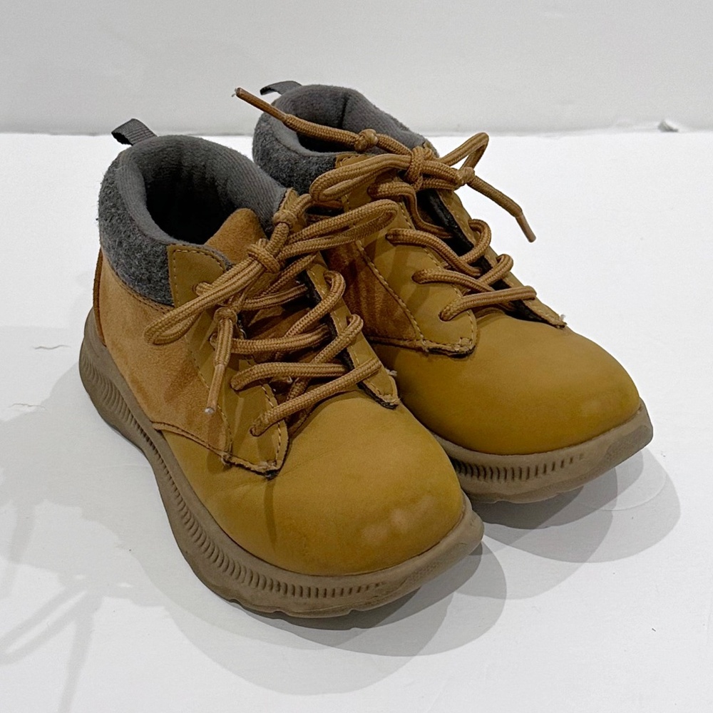 Kids OshKosh B'gosh Stanton Boots Size 11